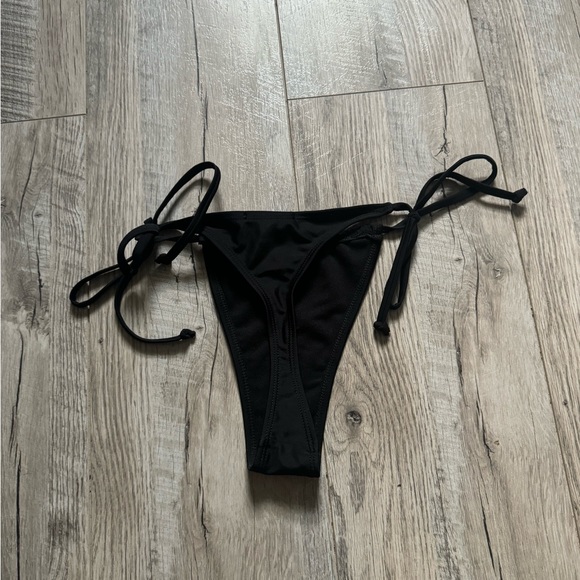 PrettyLittleThing Black Bathing Suit Bottoms - Picture 3 of 3